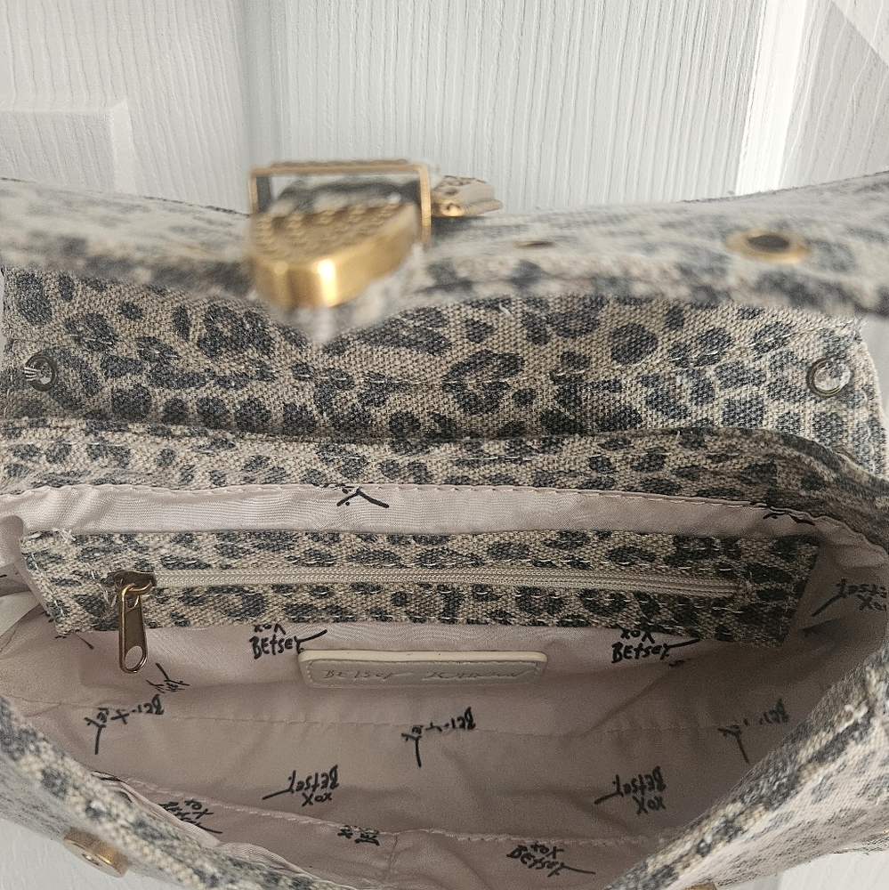 NWT Betsey Johnson XO- Isla Leopard Print Shoulder Bag - Picture 9 of 9